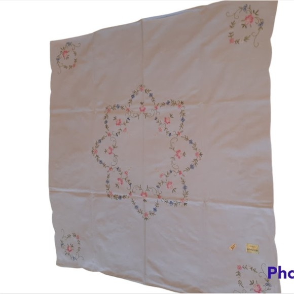 Vintage Tablecloth Handwork Embroidered Made in Switzerland NWT - Picture 2 of 7